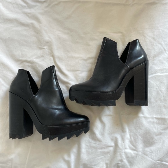 Zara track sole heeled ankle boot. Size:9 - Picture 1 of 4
